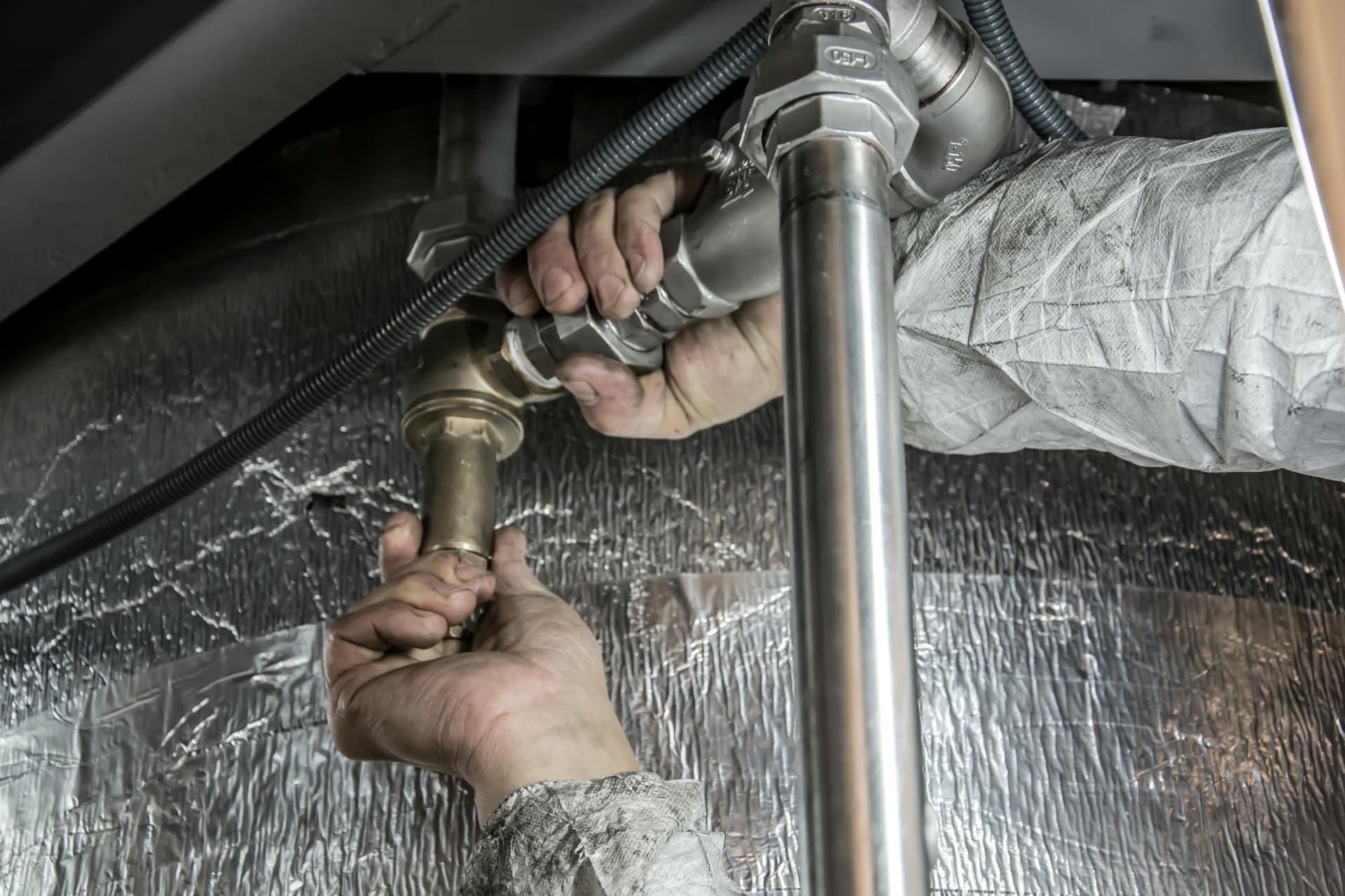 Hydronic heating piping and circulator pump