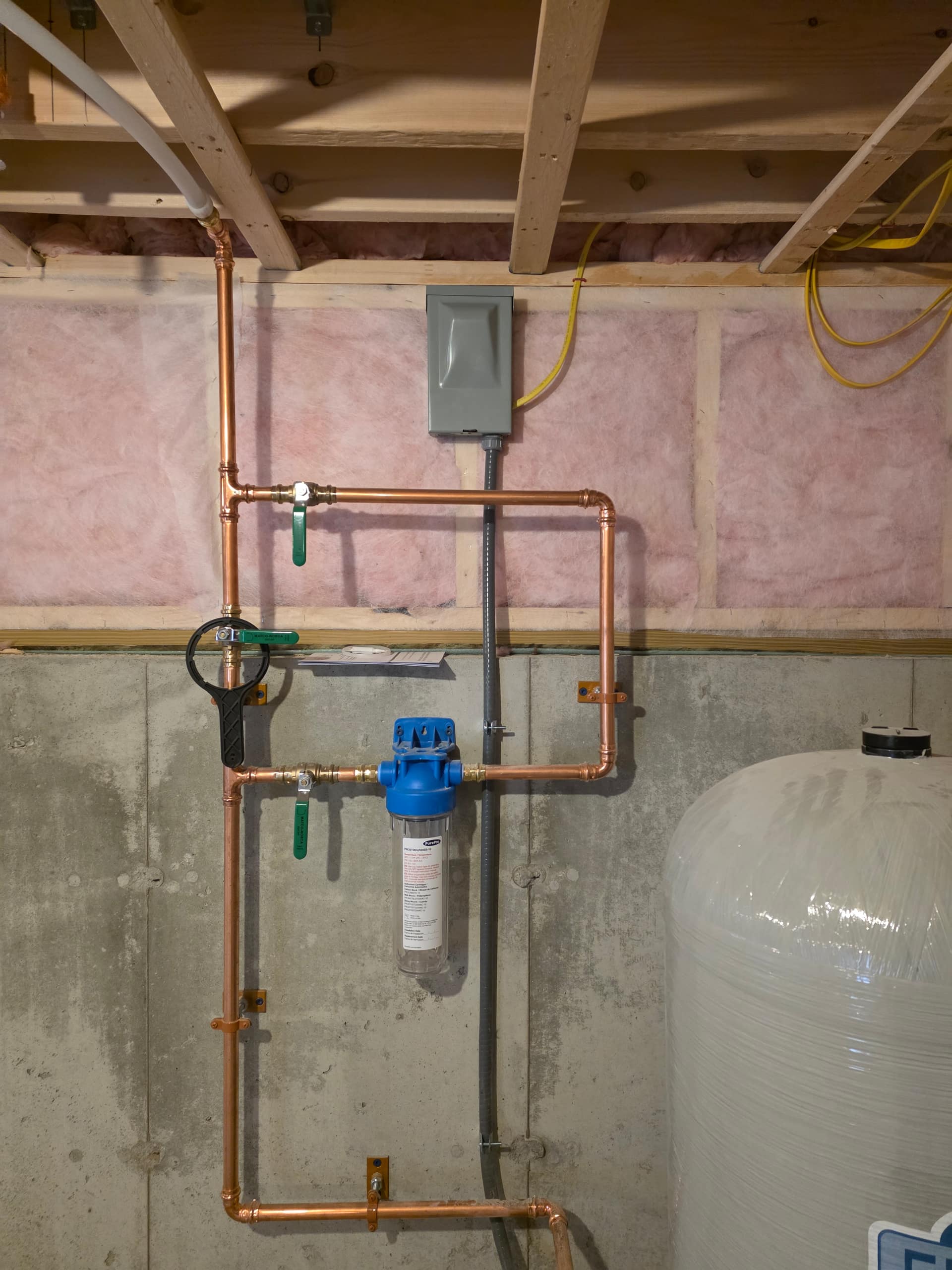 Residential well and pressure tank plumbing system